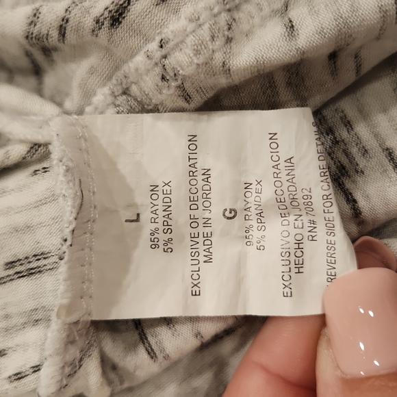 Gray and White Tank Top - Picture 4 of 4